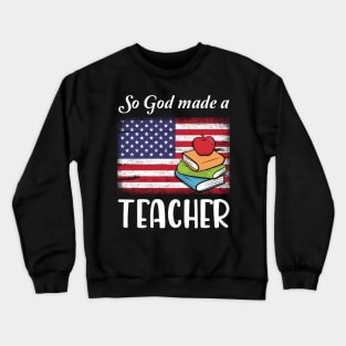 Vintage US Flag And Books So God Made A Teacher Happy American Independence July 4th Day Crewneck Sweatshirt